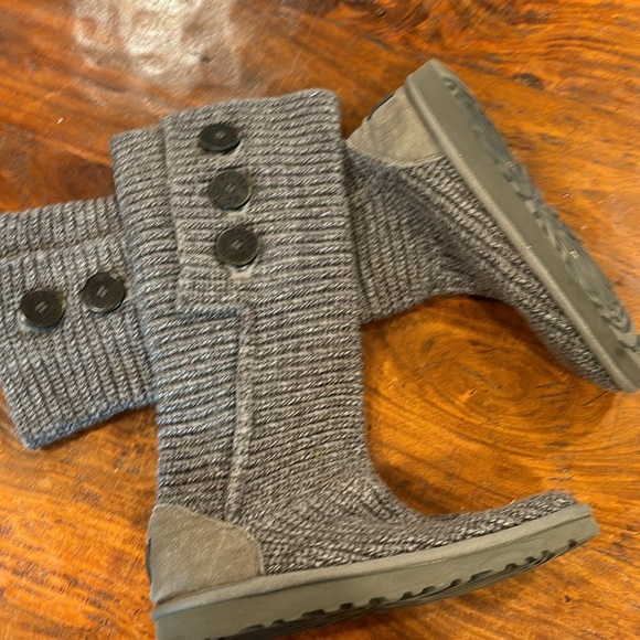 Classic gray Cardy UGG boots women’s size 7 - Picture 3 of 4